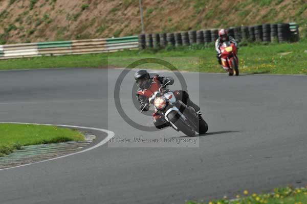 Mallory park Leicestershire;Mallory park photographs;Motorcycle action photographs;event digital images;eventdigitalimages;mallory park;no limits trackday;peter wileman photography;trackday;trackday digital images;trackday photos