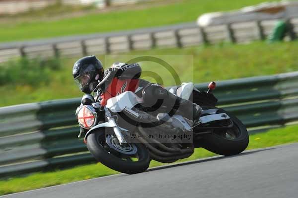 Mallory park Leicestershire;Mallory park photographs;Motorcycle action photographs;event digital images;eventdigitalimages;mallory park;no limits trackday;peter wileman photography;trackday;trackday digital images;trackday photos