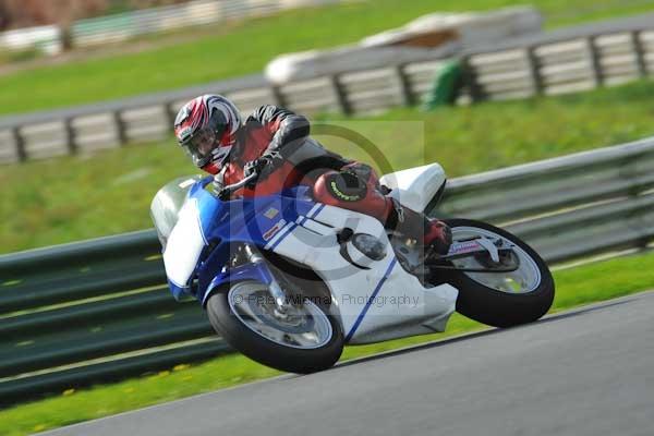 Mallory park Leicestershire;Mallory park photographs;Motorcycle action photographs;event digital images;eventdigitalimages;mallory park;no limits trackday;peter wileman photography;trackday;trackday digital images;trackday photos