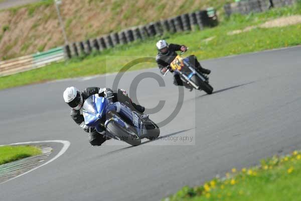 Mallory park Leicestershire;Mallory park photographs;Motorcycle action photographs;event digital images;eventdigitalimages;mallory park;no limits trackday;peter wileman photography;trackday;trackday digital images;trackday photos