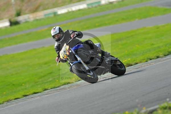 Mallory park Leicestershire;Mallory park photographs;Motorcycle action photographs;event digital images;eventdigitalimages;mallory park;no limits trackday;peter wileman photography;trackday;trackday digital images;trackday photos