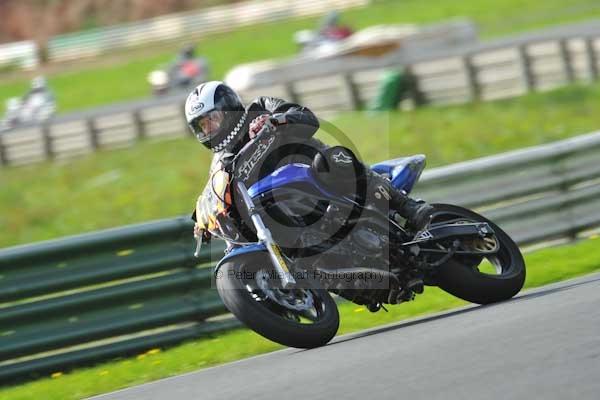 Mallory park Leicestershire;Mallory park photographs;Motorcycle action photographs;event digital images;eventdigitalimages;mallory park;no limits trackday;peter wileman photography;trackday;trackday digital images;trackday photos