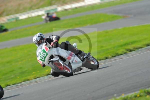 Mallory park Leicestershire;Mallory park photographs;Motorcycle action photographs;event digital images;eventdigitalimages;mallory park;no limits trackday;peter wileman photography;trackday;trackday digital images;trackday photos