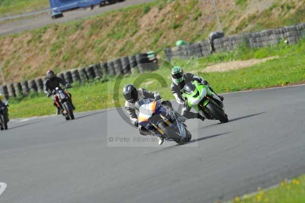 Mallory park Leicestershire;Mallory park photographs;Motorcycle action photographs;event digital images;eventdigitalimages;mallory park;no limits trackday;peter wileman photography;trackday;trackday digital images;trackday photos