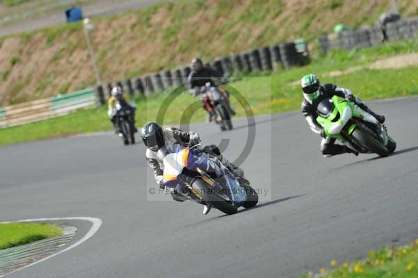 Mallory park Leicestershire;Mallory park photographs;Motorcycle action photographs;event digital images;eventdigitalimages;mallory park;no limits trackday;peter wileman photography;trackday;trackday digital images;trackday photos