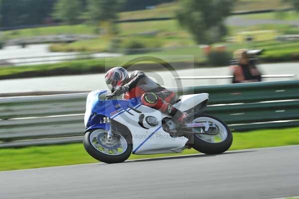 Mallory park Leicestershire;Mallory park photographs;Motorcycle action photographs;event digital images;eventdigitalimages;mallory park;no limits trackday;peter wileman photography;trackday;trackday digital images;trackday photos