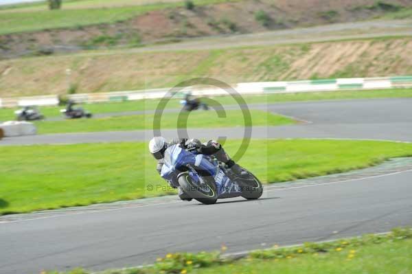 Mallory park Leicestershire;Mallory park photographs;Motorcycle action photographs;event digital images;eventdigitalimages;mallory park;no limits trackday;peter wileman photography;trackday;trackday digital images;trackday photos