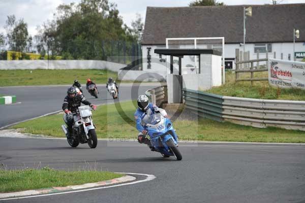 Mallory park Leicestershire;Mallory park photographs;Motorcycle action photographs;event digital images;eventdigitalimages;mallory park;no limits trackday;peter wileman photography;trackday;trackday digital images;trackday photos