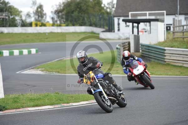 Mallory park Leicestershire;Mallory park photographs;Motorcycle action photographs;event digital images;eventdigitalimages;mallory park;no limits trackday;peter wileman photography;trackday;trackday digital images;trackday photos