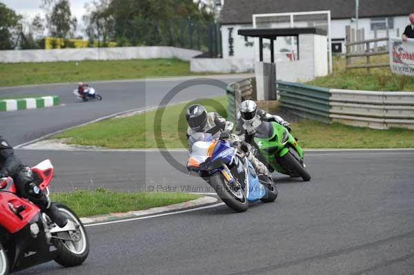 Mallory park Leicestershire;Mallory park photographs;Motorcycle action photographs;event digital images;eventdigitalimages;mallory park;no limits trackday;peter wileman photography;trackday;trackday digital images;trackday photos