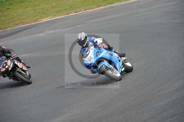 Mallory park Leicestershire;Mallory park photographs;Motorcycle action photographs;event digital images;eventdigitalimages;mallory park;no limits trackday;peter wileman photography;trackday;trackday digital images;trackday photos