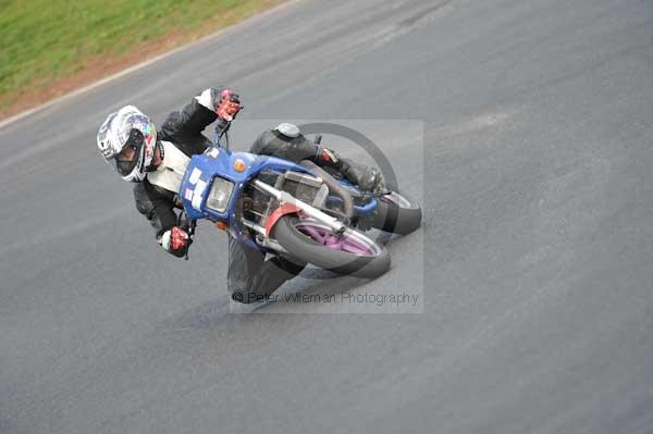 Mallory park Leicestershire;Mallory park photographs;Motorcycle action photographs;event digital images;eventdigitalimages;mallory park;no limits trackday;peter wileman photography;trackday;trackday digital images;trackday photos