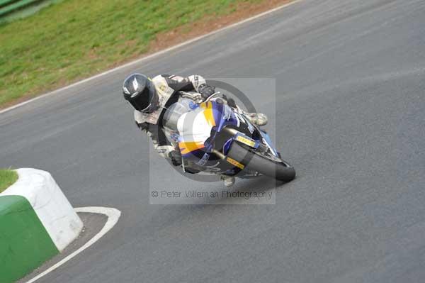 Mallory park Leicestershire;Mallory park photographs;Motorcycle action photographs;event digital images;eventdigitalimages;mallory park;no limits trackday;peter wileman photography;trackday;trackday digital images;trackday photos