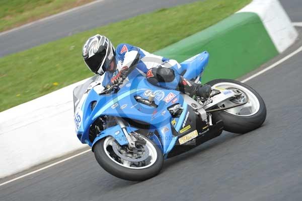 Mallory park Leicestershire;Mallory park photographs;Motorcycle action photographs;event digital images;eventdigitalimages;mallory park;no limits trackday;peter wileman photography;trackday;trackday digital images;trackday photos