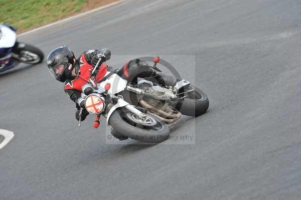 Mallory park Leicestershire;Mallory park photographs;Motorcycle action photographs;event digital images;eventdigitalimages;mallory park;no limits trackday;peter wileman photography;trackday;trackday digital images;trackday photos