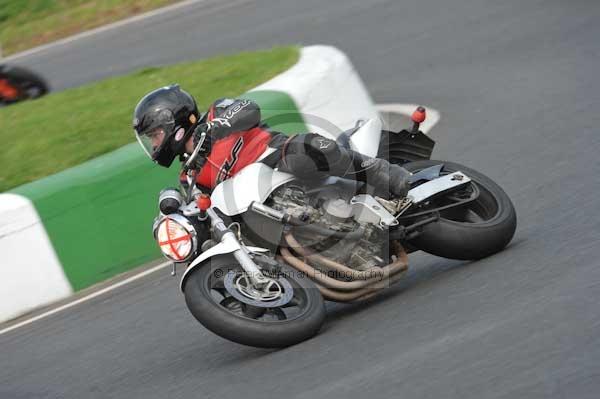 Mallory park Leicestershire;Mallory park photographs;Motorcycle action photographs;event digital images;eventdigitalimages;mallory park;no limits trackday;peter wileman photography;trackday;trackday digital images;trackday photos