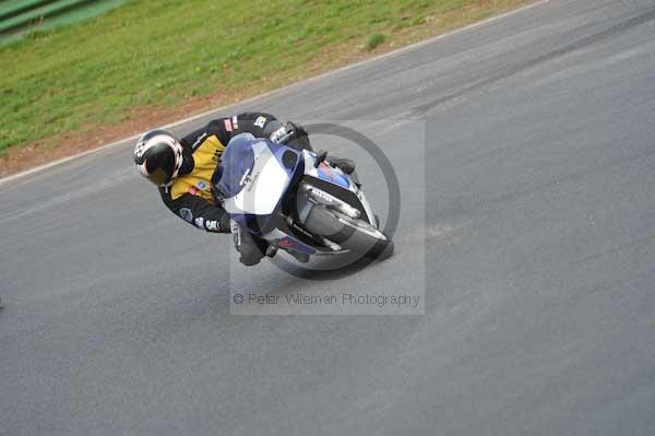 Mallory park Leicestershire;Mallory park photographs;Motorcycle action photographs;event digital images;eventdigitalimages;mallory park;no limits trackday;peter wileman photography;trackday;trackday digital images;trackday photos