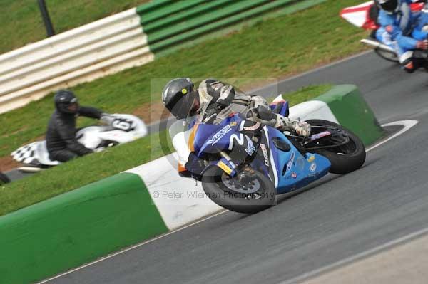 Mallory park Leicestershire;Mallory park photographs;Motorcycle action photographs;event digital images;eventdigitalimages;mallory park;no limits trackday;peter wileman photography;trackday;trackday digital images;trackday photos