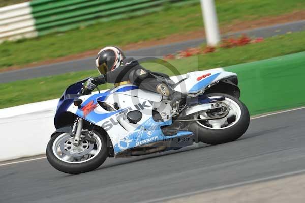 Mallory park Leicestershire;Mallory park photographs;Motorcycle action photographs;event digital images;eventdigitalimages;mallory park;no limits trackday;peter wileman photography;trackday;trackday digital images;trackday photos