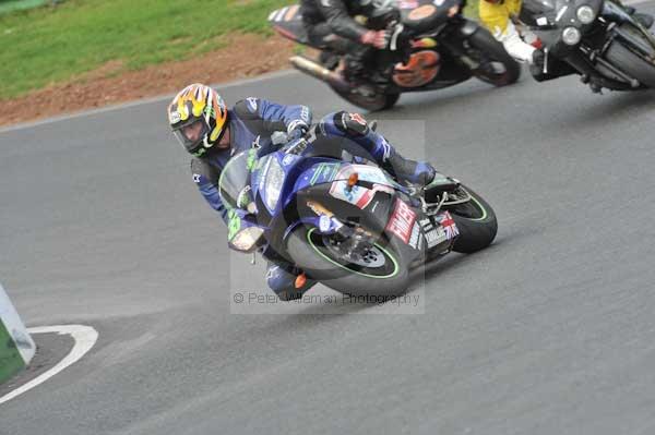 Mallory park Leicestershire;Mallory park photographs;Motorcycle action photographs;event digital images;eventdigitalimages;mallory park;no limits trackday;peter wileman photography;trackday;trackday digital images;trackday photos