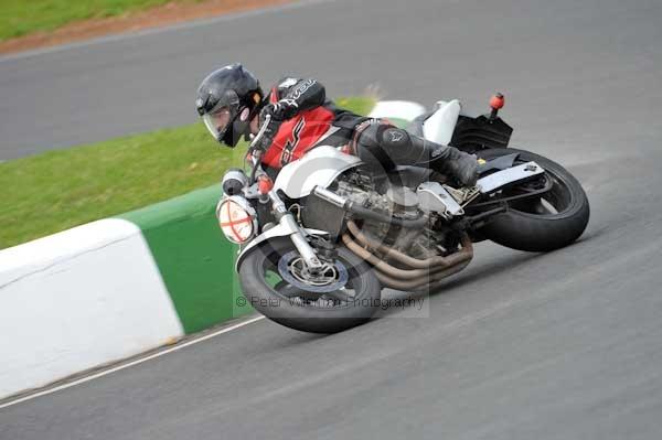 Mallory park Leicestershire;Mallory park photographs;Motorcycle action photographs;event digital images;eventdigitalimages;mallory park;no limits trackday;peter wileman photography;trackday;trackday digital images;trackday photos