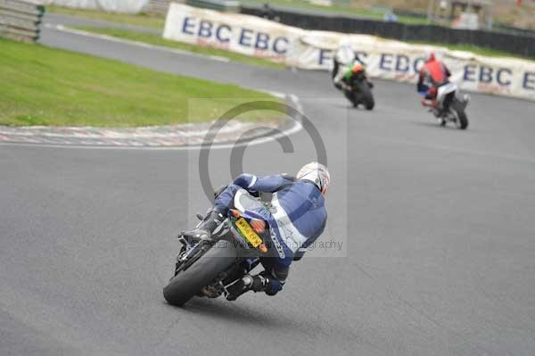 Mallory park Leicestershire;Mallory park photographs;Motorcycle action photographs;event digital images;eventdigitalimages;mallory park;no limits trackday;peter wileman photography;trackday;trackday digital images;trackday photos