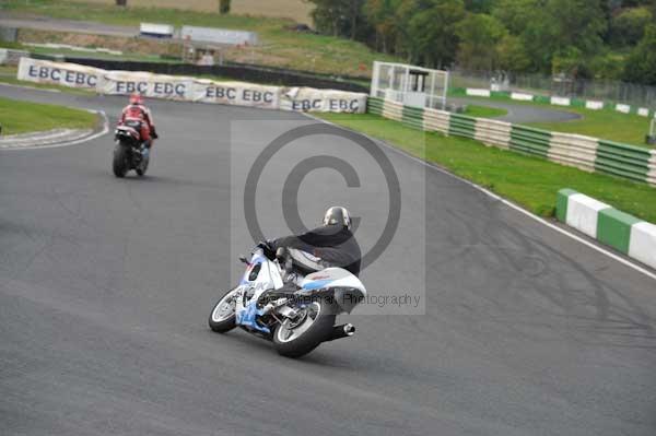 Mallory park Leicestershire;Mallory park photographs;Motorcycle action photographs;event digital images;eventdigitalimages;mallory park;no limits trackday;peter wileman photography;trackday;trackday digital images;trackday photos