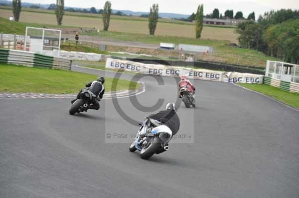 Mallory park Leicestershire;Mallory park photographs;Motorcycle action photographs;event digital images;eventdigitalimages;mallory park;no limits trackday;peter wileman photography;trackday;trackday digital images;trackday photos