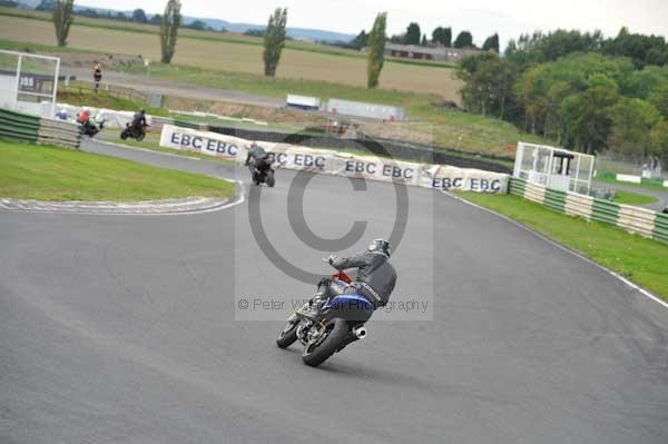 Mallory park Leicestershire;Mallory park photographs;Motorcycle action photographs;event digital images;eventdigitalimages;mallory park;no limits trackday;peter wileman photography;trackday;trackday digital images;trackday photos