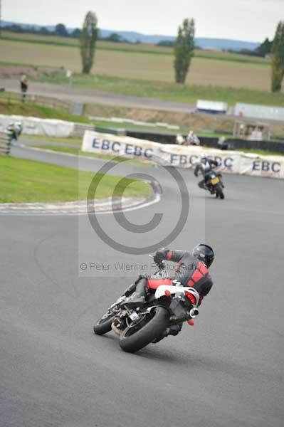 Mallory park Leicestershire;Mallory park photographs;Motorcycle action photographs;event digital images;eventdigitalimages;mallory park;no limits trackday;peter wileman photography;trackday;trackday digital images;trackday photos