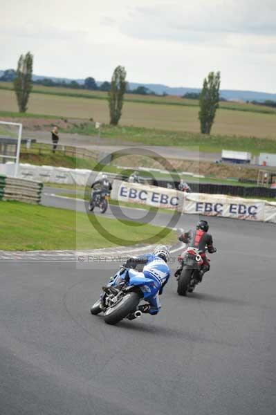 Mallory park Leicestershire;Mallory park photographs;Motorcycle action photographs;event digital images;eventdigitalimages;mallory park;no limits trackday;peter wileman photography;trackday;trackday digital images;trackday photos