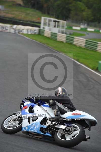 Mallory park Leicestershire;Mallory park photographs;Motorcycle action photographs;event digital images;eventdigitalimages;mallory park;no limits trackday;peter wileman photography;trackday;trackday digital images;trackday photos