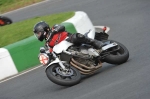 Mallory-park-Leicestershire;Mallory-park-photographs;Motorcycle-action-photographs;event-digital-images;eventdigitalimages;mallory-park;no-limits-trackday;peter-wileman-photography;trackday;trackday-digital-images;trackday-photos