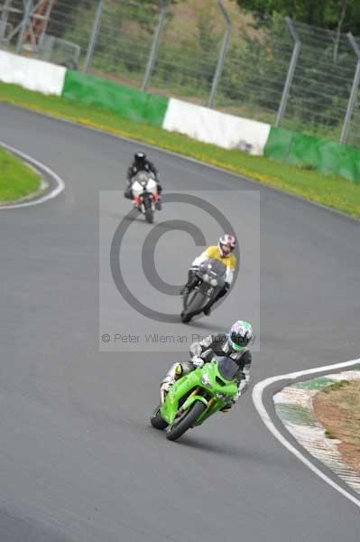 Mallory park Leicestershire;Mallory park photographs;Motorcycle action photographs;event digital images;eventdigitalimages;mallory park;no limits trackday;peter wileman photography;trackday;trackday digital images;trackday photos