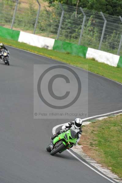 Mallory park Leicestershire;Mallory park photographs;Motorcycle action photographs;event digital images;eventdigitalimages;mallory park;no limits trackday;peter wileman photography;trackday;trackday digital images;trackday photos