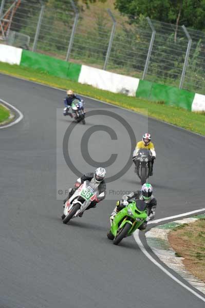 Mallory park Leicestershire;Mallory park photographs;Motorcycle action photographs;event digital images;eventdigitalimages;mallory park;no limits trackday;peter wileman photography;trackday;trackday digital images;trackday photos