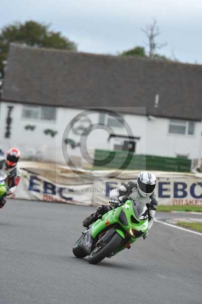 Mallory park Leicestershire;Mallory park photographs;Motorcycle action photographs;event digital images;eventdigitalimages;mallory park;no limits trackday;peter wileman photography;trackday;trackday digital images;trackday photos