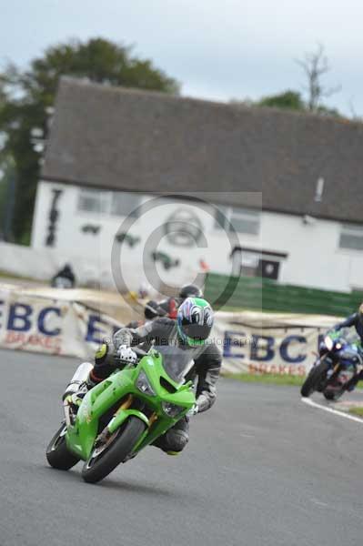 Mallory park Leicestershire;Mallory park photographs;Motorcycle action photographs;event digital images;eventdigitalimages;mallory park;no limits trackday;peter wileman photography;trackday;trackday digital images;trackday photos