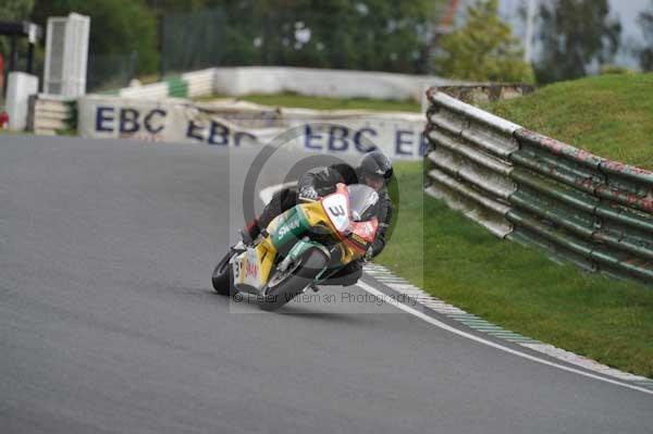 Mallory park Leicestershire;Mallory park photographs;Motorcycle action photographs;event digital images;eventdigitalimages;mallory park;no limits trackday;peter wileman photography;trackday;trackday digital images;trackday photos