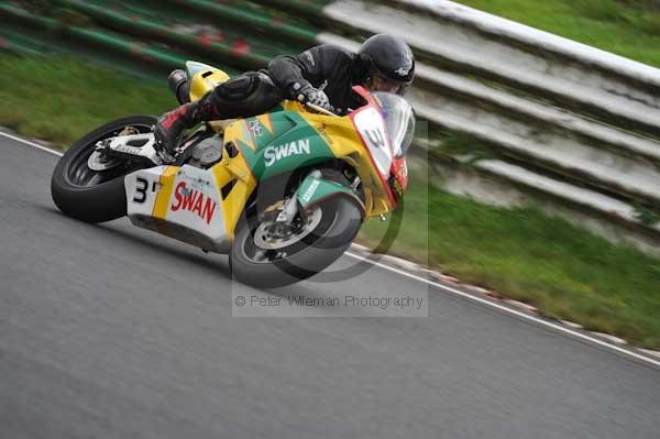 Mallory park Leicestershire;Mallory park photographs;Motorcycle action photographs;event digital images;eventdigitalimages;mallory park;no limits trackday;peter wileman photography;trackday;trackday digital images;trackday photos