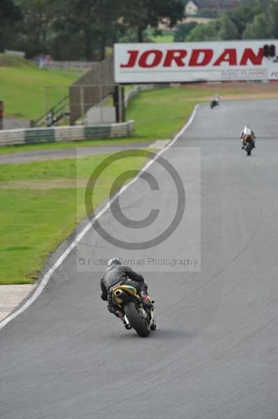 Mallory park Leicestershire;Mallory park photographs;Motorcycle action photographs;event digital images;eventdigitalimages;mallory park;no limits trackday;peter wileman photography;trackday;trackday digital images;trackday photos