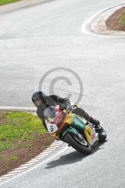 Mallory park Leicestershire;Mallory park photographs;Motorcycle action photographs;event digital images;eventdigitalimages;mallory park;no limits trackday;peter wileman photography;trackday;trackday digital images;trackday photos