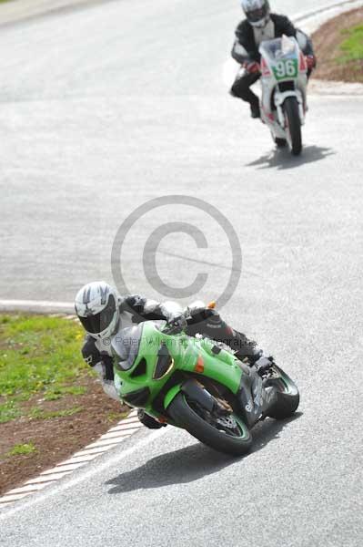 Mallory park Leicestershire;Mallory park photographs;Motorcycle action photographs;event digital images;eventdigitalimages;mallory park;no limits trackday;peter wileman photography;trackday;trackday digital images;trackday photos