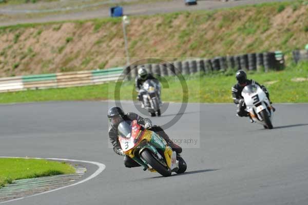 Mallory park Leicestershire;Mallory park photographs;Motorcycle action photographs;event digital images;eventdigitalimages;mallory park;no limits trackday;peter wileman photography;trackday;trackday digital images;trackday photos