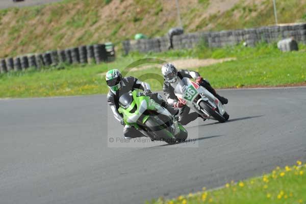 Mallory park Leicestershire;Mallory park photographs;Motorcycle action photographs;event digital images;eventdigitalimages;mallory park;no limits trackday;peter wileman photography;trackday;trackday digital images;trackday photos