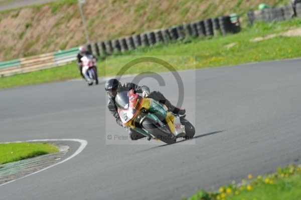 Mallory park Leicestershire;Mallory park photographs;Motorcycle action photographs;event digital images;eventdigitalimages;mallory park;no limits trackday;peter wileman photography;trackday;trackday digital images;trackday photos