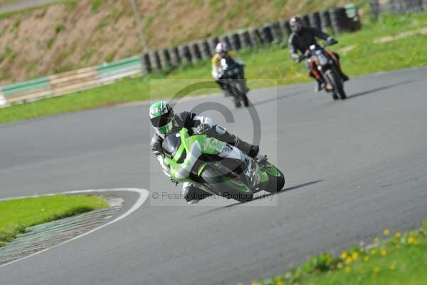 Mallory park Leicestershire;Mallory park photographs;Motorcycle action photographs;event digital images;eventdigitalimages;mallory park;no limits trackday;peter wileman photography;trackday;trackday digital images;trackday photos