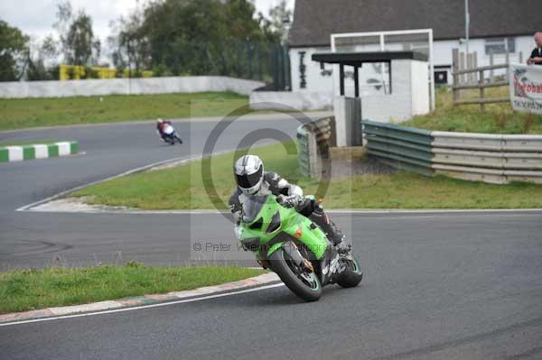 Mallory park Leicestershire;Mallory park photographs;Motorcycle action photographs;event digital images;eventdigitalimages;mallory park;no limits trackday;peter wileman photography;trackday;trackday digital images;trackday photos