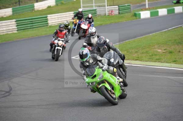 Mallory park Leicestershire;Mallory park photographs;Motorcycle action photographs;event digital images;eventdigitalimages;mallory park;no limits trackday;peter wileman photography;trackday;trackday digital images;trackday photos