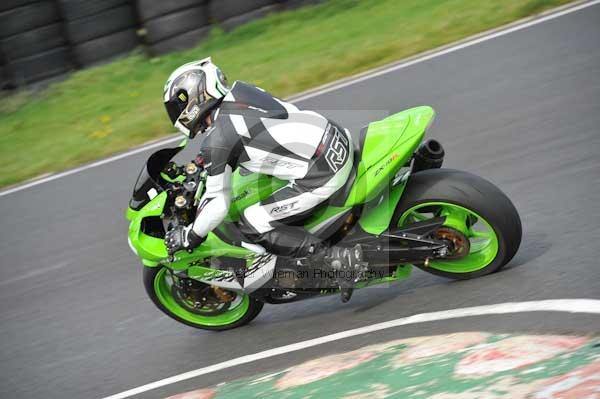 Mallory park Leicestershire;Mallory park photographs;Motorcycle action photographs;event digital images;eventdigitalimages;mallory park;no limits trackday;peter wileman photography;trackday;trackday digital images;trackday photos